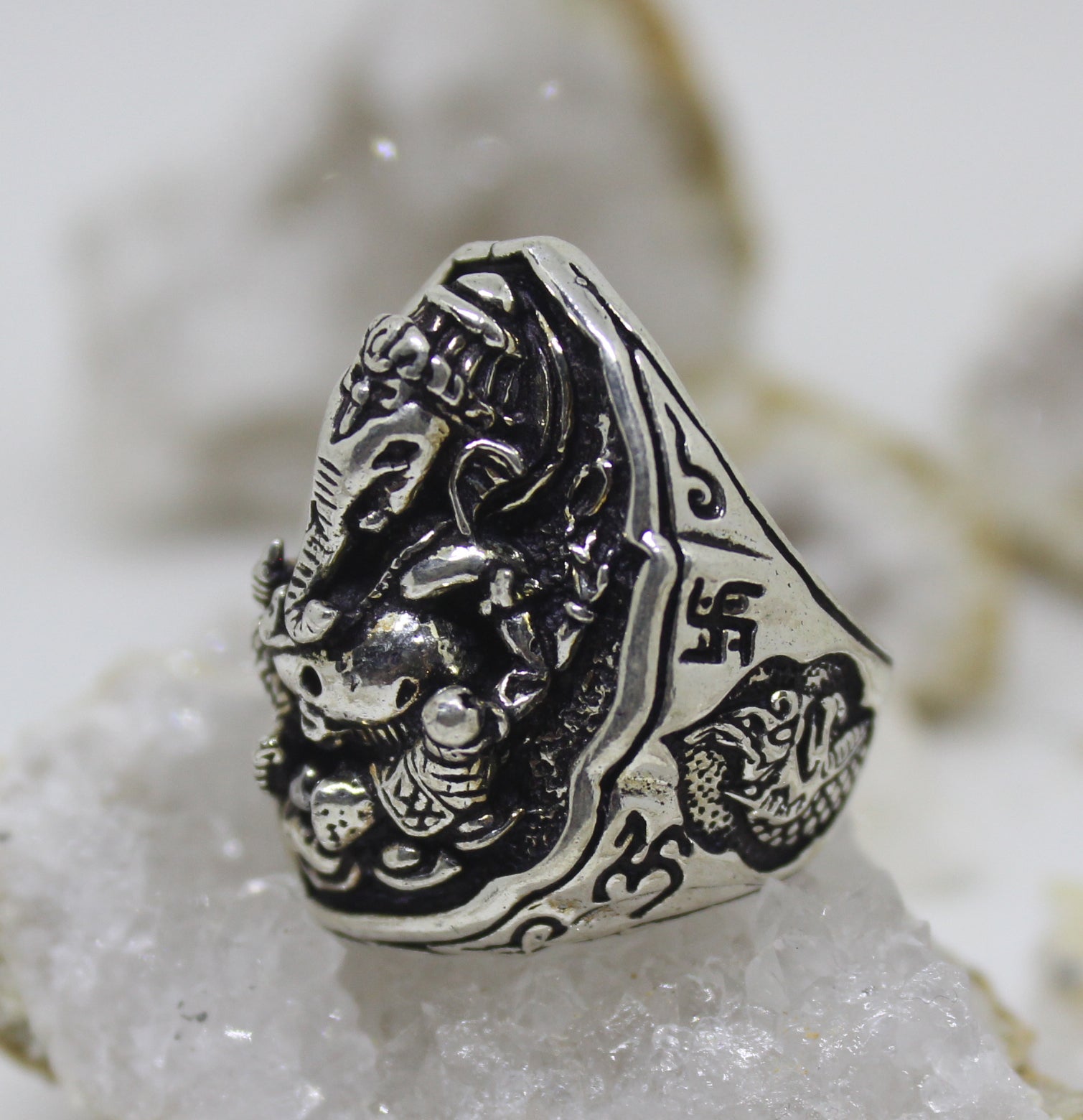 18 kt Yellow Gold Ganesha in Om Ring with Diamond – Queens D & J